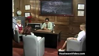 Келли, №3 студент-колледждегі Слуттар