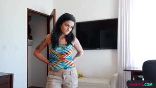 Toku stepsister tika e kore e te whakamutu i te patu i ahau tae noa ahau ki te hoatu ia ia i runga i tona waewae, me te fuck e raru slurping teen topanga ki te orgasm - Kylie Foxxx