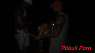 Fudemos na乌尔卡在街道中间