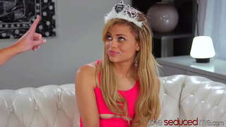 Վայրի MILF Отшлепала Եւ Вылизала Գեղեցիկ Պատանու