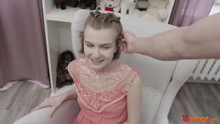 18videoz - वे यह देखने के रूप में वह देता है उसे एक महान blowjob