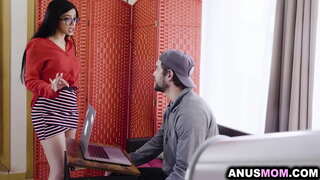 Şaşırtıcı milf Julia de Lucia seviyor bir büyük horoz içinde ona göt