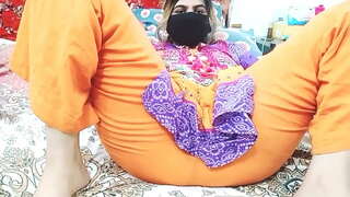 Бхабхи Anal İri Planda İlə Oynayır Дилдо