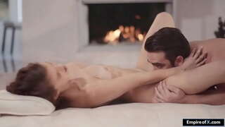 Brunette mfanyakazi pussy licked basi fucked na meneja wake