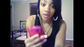 Sexy ਤਿੱਕੜੀ ਨੌਜਵਾਨ ਨਾਲ ਚੰਗੇ ਪਿਛੋਕੜ twerk