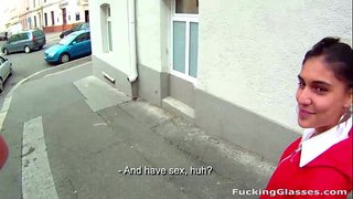 Sialan Cermin mata - Bosan cutie Amala fucked untuk tunai