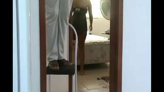 ���्त्री कोपर्यात दाखवत होता न चड्डी वर विजेचे