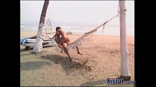 Gina je na otvorenom djevojku