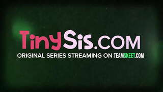 18 годишниот Ariana Гранд е тука за една работа и едно нешто само, да се добие FUCKED! Оваа секси задник убавина сака да се погледне на вашето лице со петел длабоко во нејзиното грло и звучи во радост, кога се пл