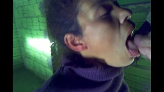 Fukin yon mak nouvo nan Lapli a, pran yon chaj kom nan bouch li