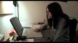 Da babe širi noge široko odprta