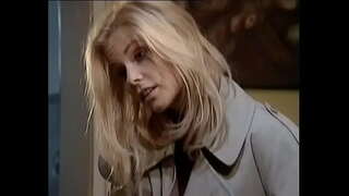 Джина Уайлд дрочит үзенең ир-атка вакытында телефоннан сөйләшү, ә аннары мәҗбүр итә, аның кончить керешер алдыннан ул китәчәк