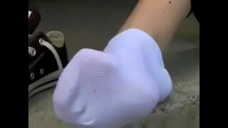 EMILYS गलिच्छ CHUCKS