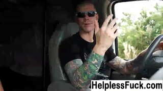 ���िशोरवयीन मुली Hitchhiking