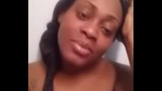 Dika Pussy Eksplicita-Video