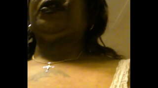 Masturbation ölmüş zənci qadının iri planda