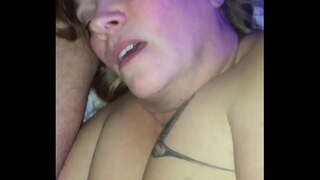 Sperma an der mama &#039; s Mond