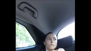 Dia remaja di dalam kereta