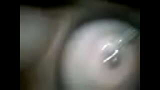 Devojka se igra sa joj je probila bradavice 1