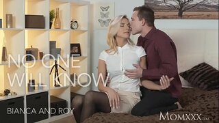 Плавуша канцеларија начальница драго што је променио супруг са канцеларијом Ј.