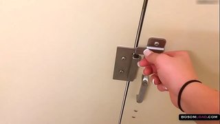 میل ، اعلی کلب brunette بلی fingering &amp;amp; بڑی قدرتی چوچیان