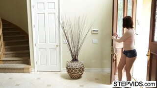 Halfbroer neukt zijn hete Maya Kendrick