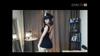 Горячий Танец в униформе Йи Суван