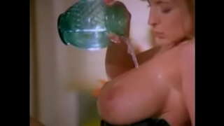 Danni Ashe - Tolaĵo striptease