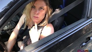 ���ິວເນື້ອສີຂາເອົາເຖິງແປດແລະ fucks ກັບຄືນໄປບ່ອນຢູ່ໃນສະຖານທີ່ຂອງນາງ