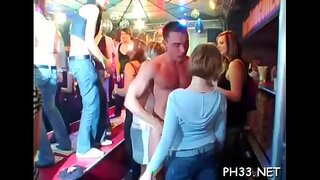 Шпильки трахали щеки в горячих позах