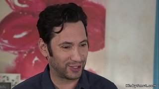 Sean-bf a chur ar a chuid sexy brunette chailín i ngéibheann agus bhuailtí agus anal fucked sí