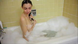 Chan choimhead mo bathtub