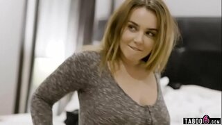 Nagy mellek couchsurfer megpróbálta ellopni a fickó a hosting