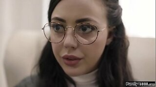 Девон проблемалы өсөн һуңғы сара - социаль хеҙмәткәр, уның менән осрашты.Берҙән-бер ул, уның апаһы һәм уның кем ярҙам итә ала, әммә бының өсөн түләргә тура киләсәк.Ул тел, уның менән шөғөлләнә, секс уның өсөн.Һайлау башҡа булһа ла, уның үңәсенән ала һәм уның ағзаһы булыу мөмкинлеге бирә, уны ашамай, иң тәүҙә ул уның трахнуть