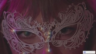 ���नुभवी औरत की ओर जाता है उसके नए दोस्त के लिए एक निजी कमरे में