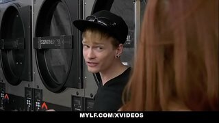 Tight Twat (VannaBardot) Anapata Clit Yake Licked Na MILF (SereneSiren)