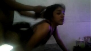 ���काच वेळी एकाच मुलीशी दोघांनी संभोग करणे