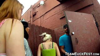 Ragazzo cornea ottiene a scopare pornostar