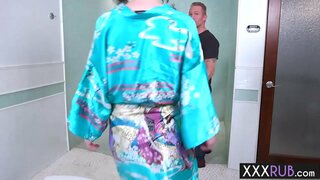 ���ट्याळ MILF massaeg एक अगं शरीर आणि निघाला त्याची मोठी गोष्ट