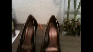 Cumming នៅលើបន្ទប់ស្បែកជើង ០១