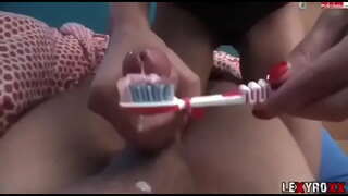���ድሚያ የታዘዘ brushing ትነክሳለች አሁን ግምገማዎች በይፋ