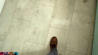 Ξανθιά με μεγάλα βυζιά γραμματέας δίνει το αφεντικό του μια πίπα