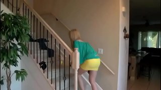 DĒLS KĻŪST NOZVEJOTAS AR MAMMU TAD VIŅŠ FUCKS VIŅAS GRŪTI