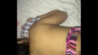 Krāsains ganāmpulka sieva nevar atlaist savu buttplug