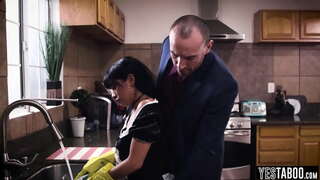 ���ுதர் திருநங்கை housemaid குஞ்சு, பெறுகிறார், கடினமான, செக்ஸ், பின்னால் இருந்து