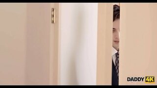 DADDY4K. Heerlijke sex scene door de oude vader en de mooie bruid van