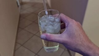 Kur kurvë merr një surprizë pshurr d. dhe e do atë