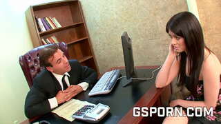 Sexy brunette idazkari milf fucked hard aurpegia cum