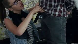 Теен-хипстер је сиса и јебе члан