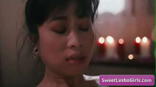 Bekijk rondborstige aziatische lesbo krijgen verleiden door haar opdrachtgever na sensuele massage